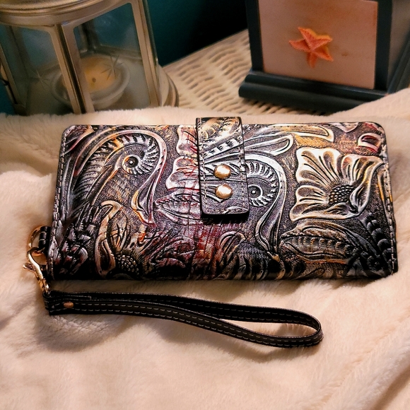 Madi Claire Handbags - Madi Claire Wallet